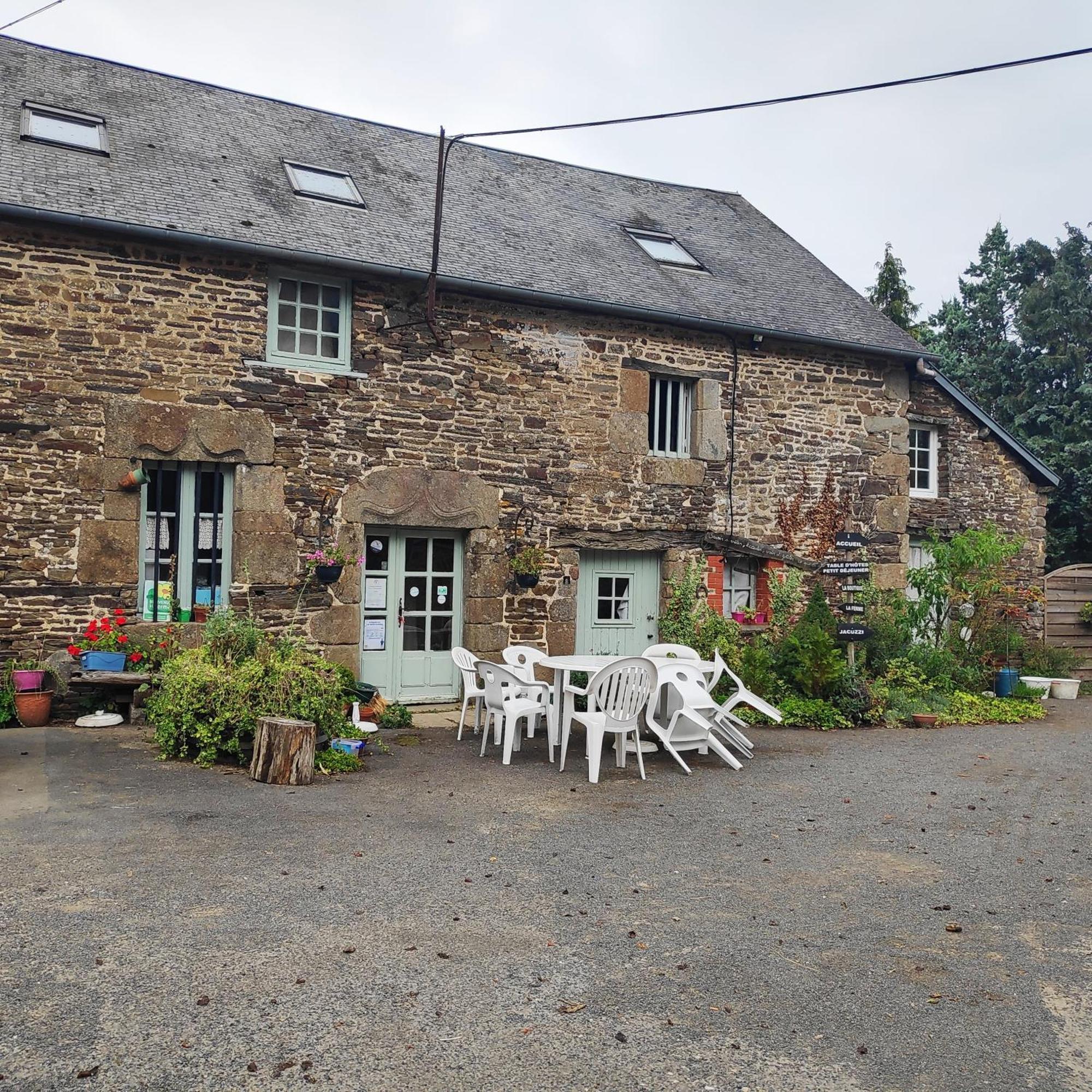 Ferme De La Gortiere Bed & Breakfast Le Teilleul Exterior photo