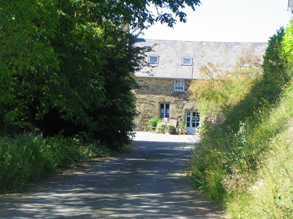 Ferme De La Gortiere Bed & Breakfast Le Teilleul Exterior photo