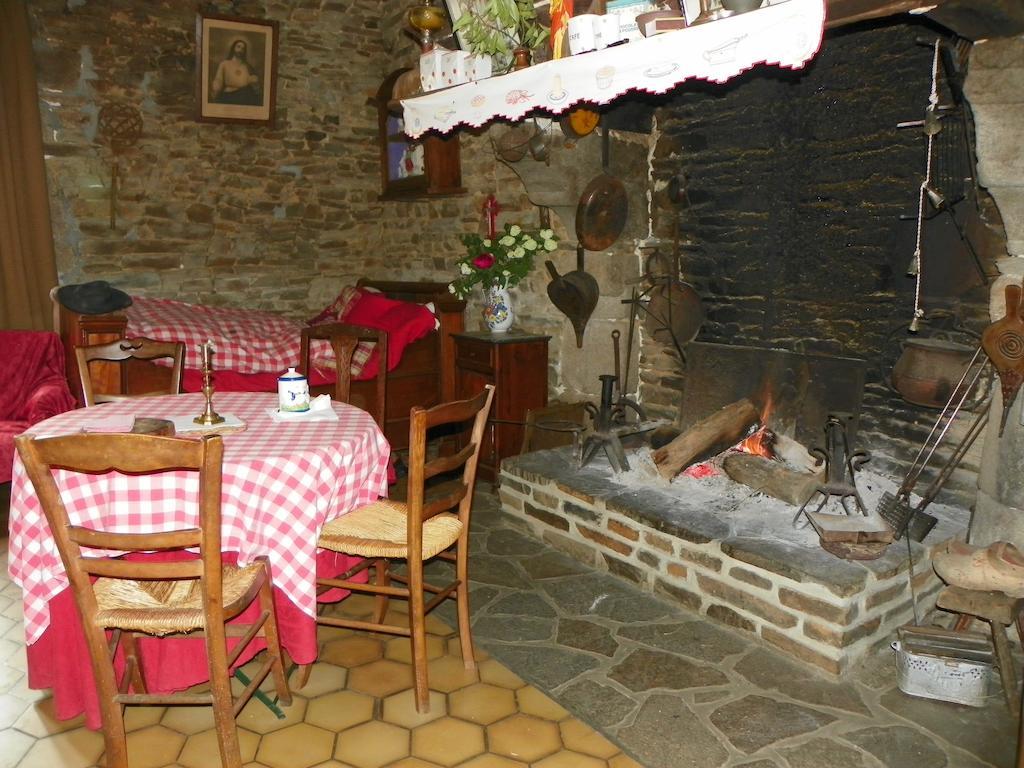 Ferme De La Gortiere Bed & Breakfast Le Teilleul Exterior photo